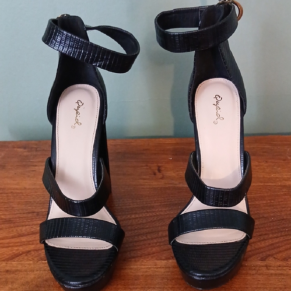 Qupid Black Textured Strappy Heels - Picture 1 of 4